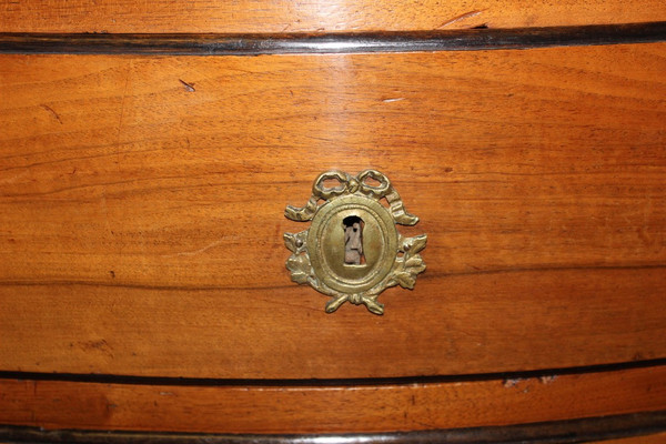 Commode galbée Grenobloise Louis XV en noyer XVIII