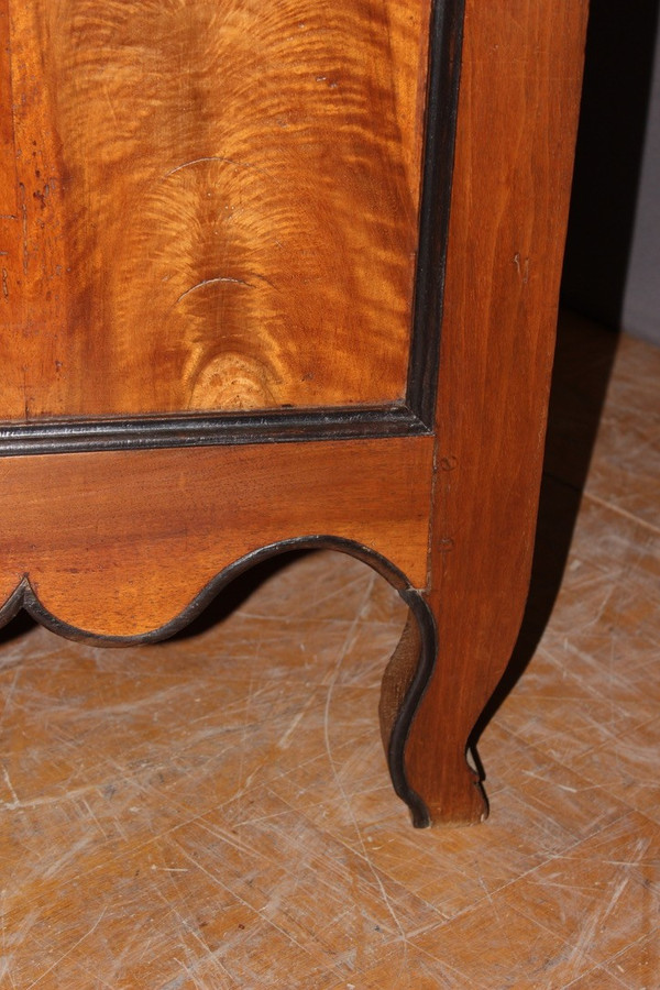 Commode galbée Grenobloise Louis XV en noyer XVIII