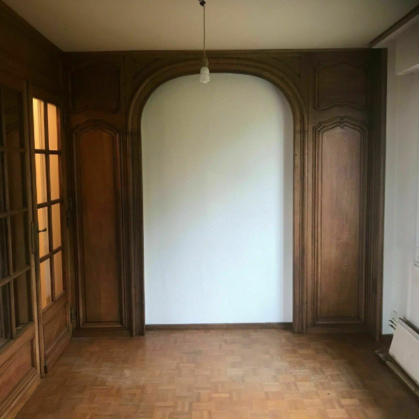 Boiserie in stile Luigi XV in massello di rovere del XX secolo