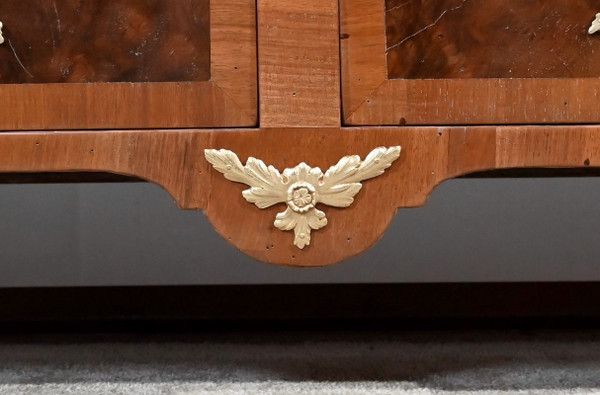 Schmaler Bücherschrank aus Nussbaum und Thuja, Geschmack Louis XV - Ende XIX.