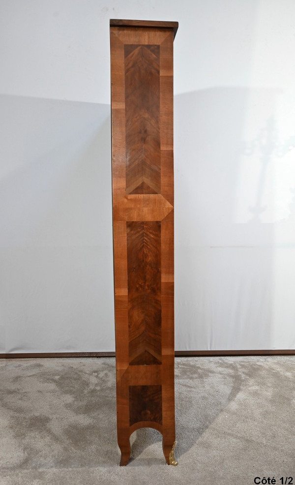 Schmaler Bücherschrank aus Nussbaum und Thuja, Geschmack Louis XV - Ende XIX.