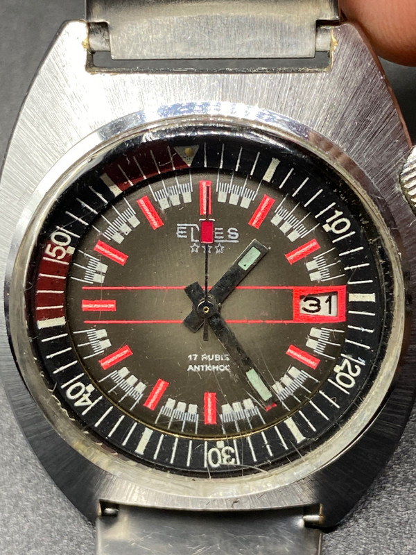 MONTRE DE PLONGÉES