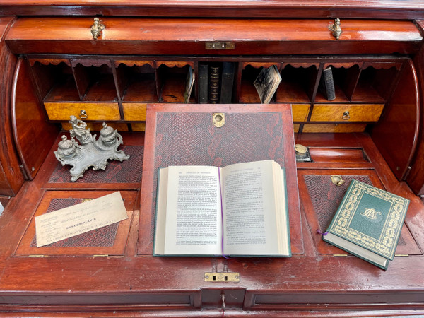 Bureau à cylindre victorien en acajou avec tiroir secret 1830