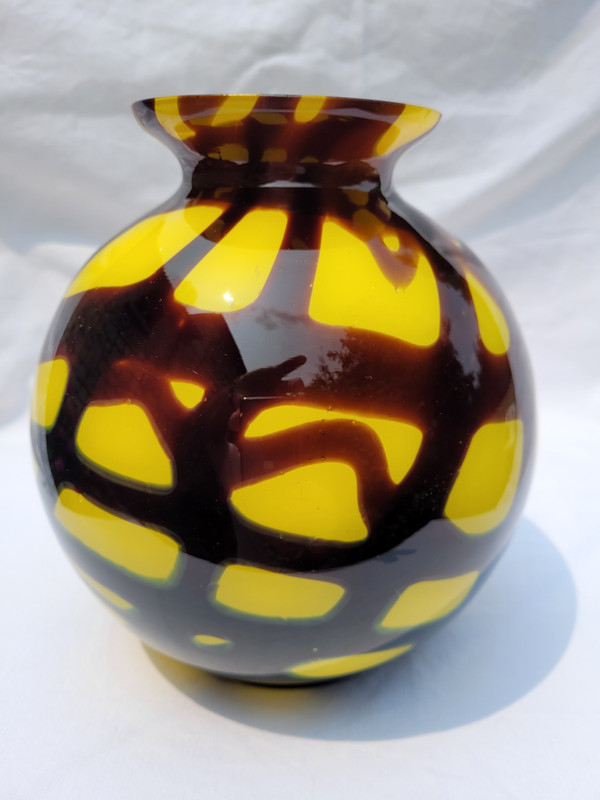Vase aus farbigem Glas Epoche der 1970er Jahre