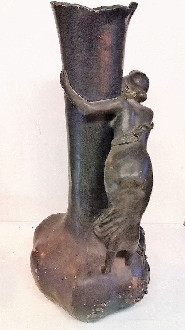 Grand Vase Terre Cuite Art Nouveau allégorie à la source et signé Aristide De Ranieri numéroté à l’arrière 227 