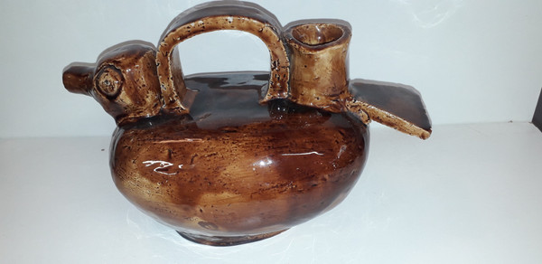 Krug oder Kanne in Form einer Ente aus Maron-Schlicker China Mitte des 20.