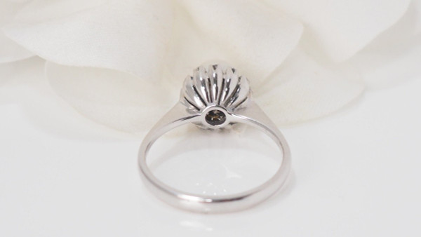 Anello In Oro Bianco Perla Coltivata E Diamanti