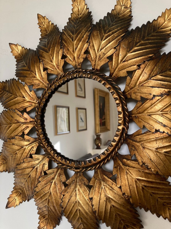 Miroir Soleil en fer doré, dans le Goût de Chaty Vallauris, Années 1960