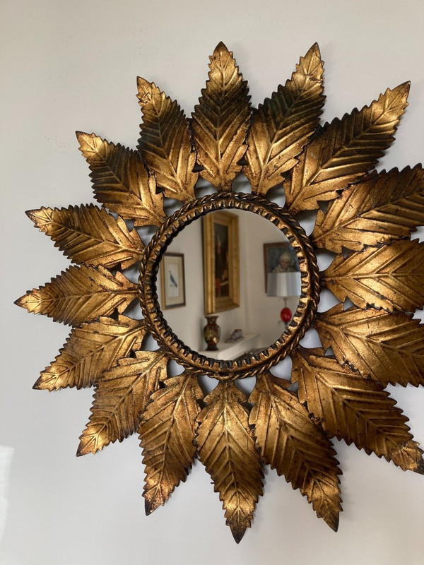 Miroir Soleil en fer doré, dans le Goût de Chaty Vallauris, Années 1960