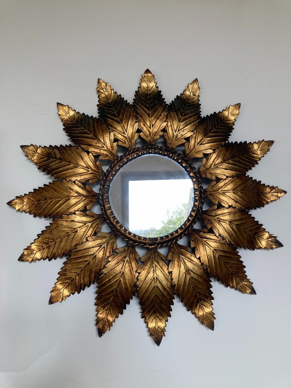 Miroir Soleil en fer doré, dans le Goût de Chaty Vallauris, Années 1960