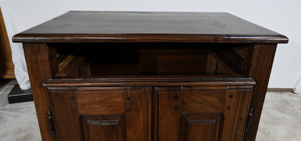 Rare Petit Meuble en Noyer massif, style Louis XIII – Milieu XVIIIe