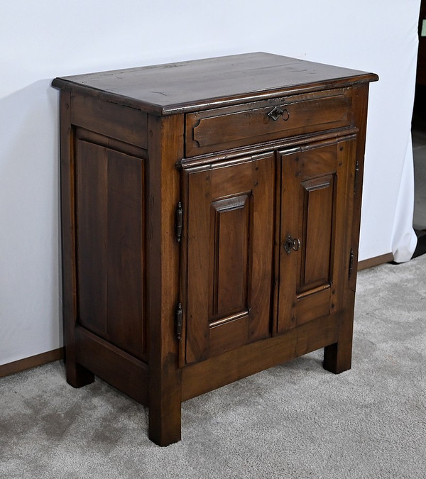 Rare Petit Meuble en Noyer massif, style Louis XIII – Milieu XVIIIe