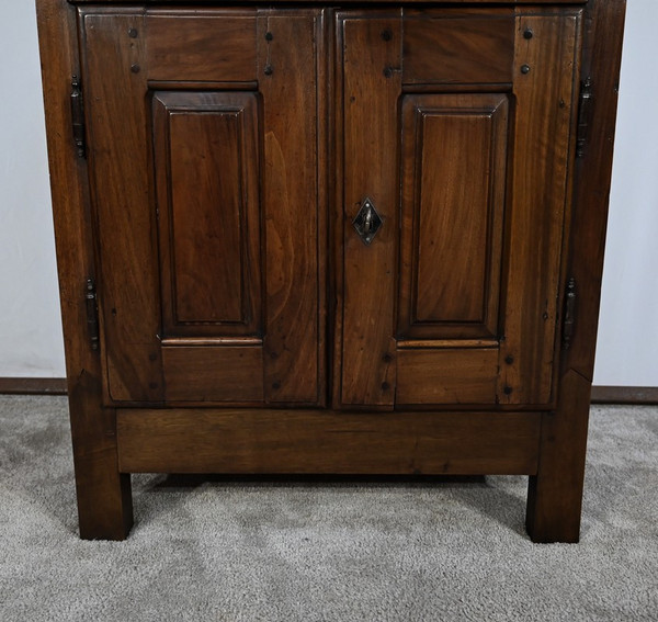 Rare Petit Meuble en Noyer massif, style Louis XIII – Milieu XVIIIe