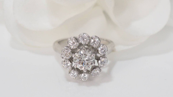 Anello Margherita In Oro Bianco E Diamanti