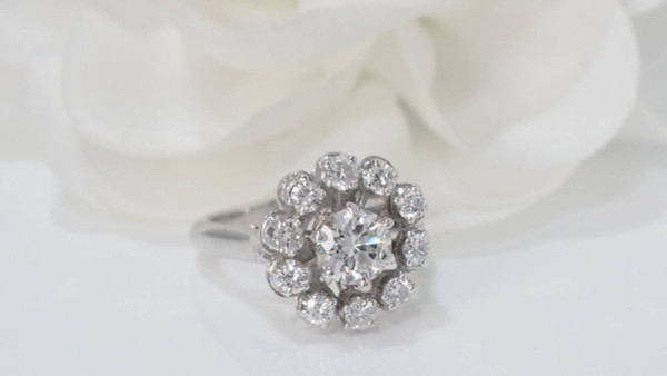 Anello Margherita In Oro Bianco E Diamanti