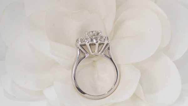 Anello Margherita In Oro Bianco E Diamanti