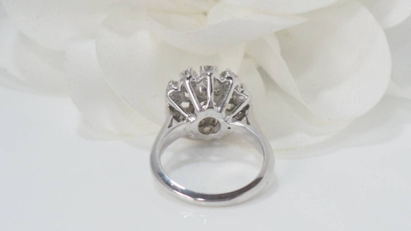 Anello Margherita In Oro Bianco E Diamanti