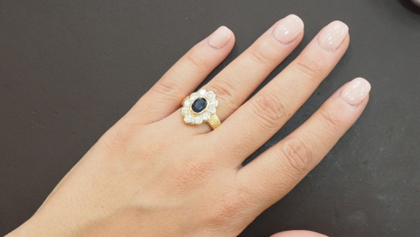 Bague Entourage En Or Jaune, Saphir Ovale Et Diamants