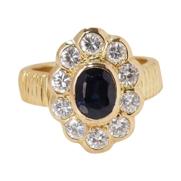 Bague Entourage En Or Jaune, Saphir Ovale Et Diamants