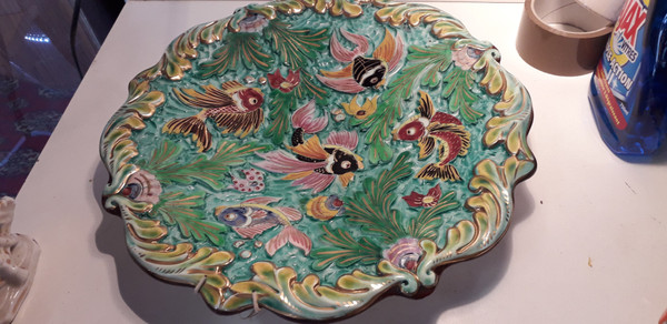 Grande piatto di terracotta Monaco Cerdazur con decoro di pesce