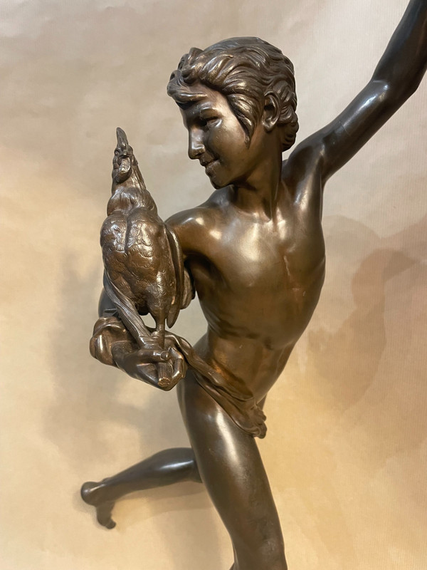  Alexandre FALGUIERE, „Der Sieger im Hahnenkampf“. Bronzeskulptur