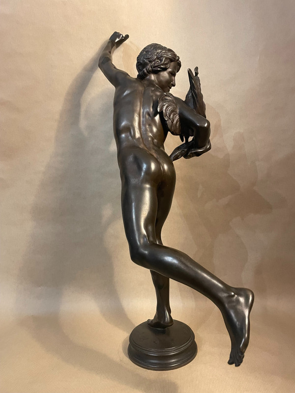  Alexandre FALGUIERE, „Der Sieger im Hahnenkampf“. Bronzeskulptur