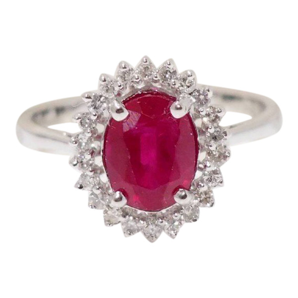 Margeritenring aus Weißgold, ovaler Rubin und Diamanten