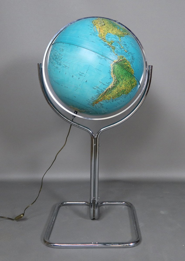 Globe terrestre sur pied