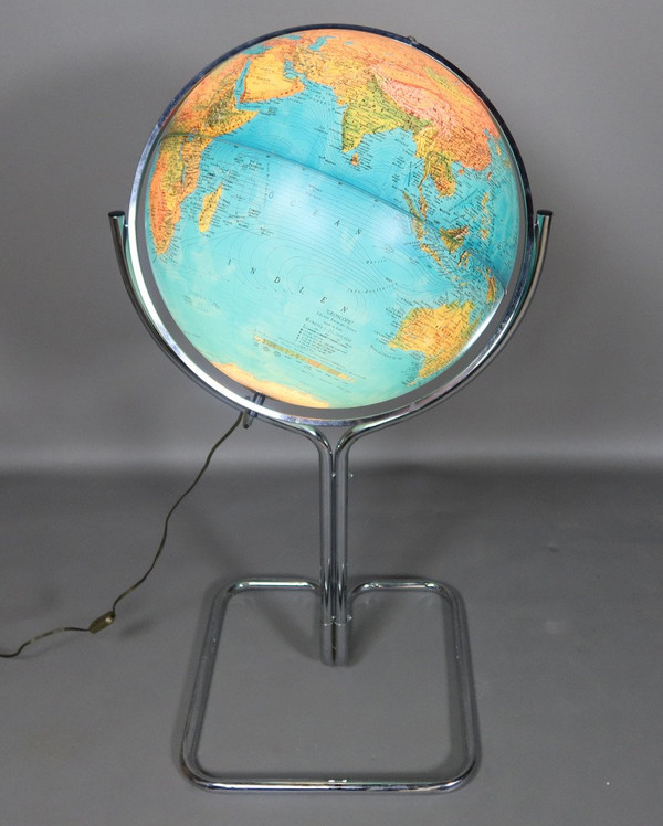 Globe terrestre sur pied