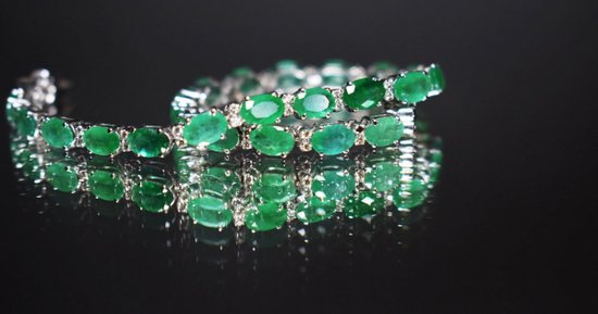 Bracciale in oro con smeraldi e diamanti