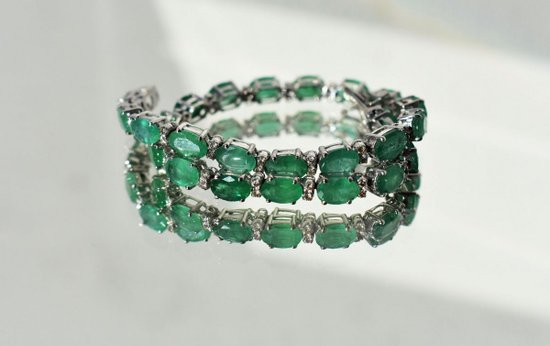 Bracciale in oro con smeraldi e diamanti