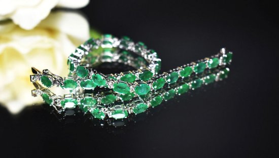 Bracciale in oro con smeraldi e diamanti