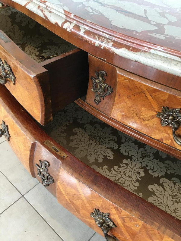 Commode  De Style Louis XIV En Marqueterie Et Bronze