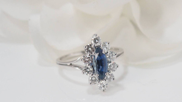 Anello Navette In Oro Bianco, Zaffiro E Diamanti