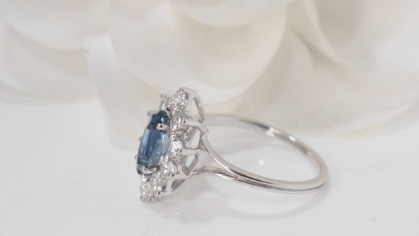 Anello Navette In Oro Bianco, Zaffiro E Diamanti