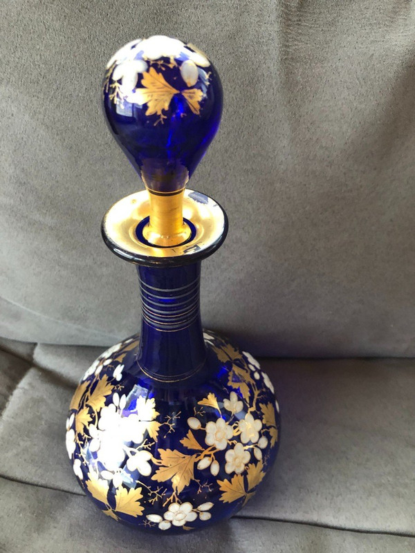 Carafe and its display in Baccarat Crystal