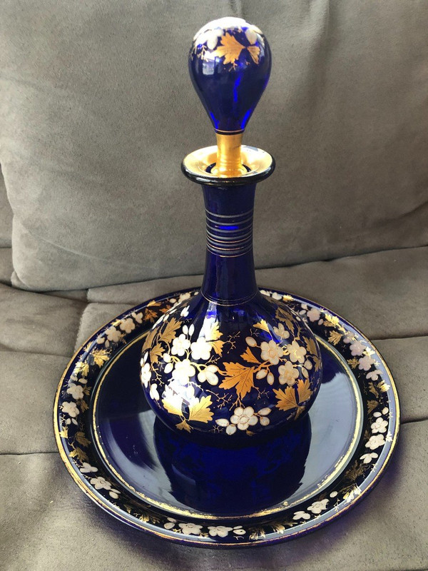 Carafe and its display in Baccarat Crystal