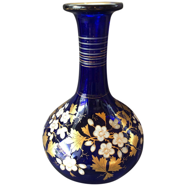 Carafe and its display in Baccarat Crystal