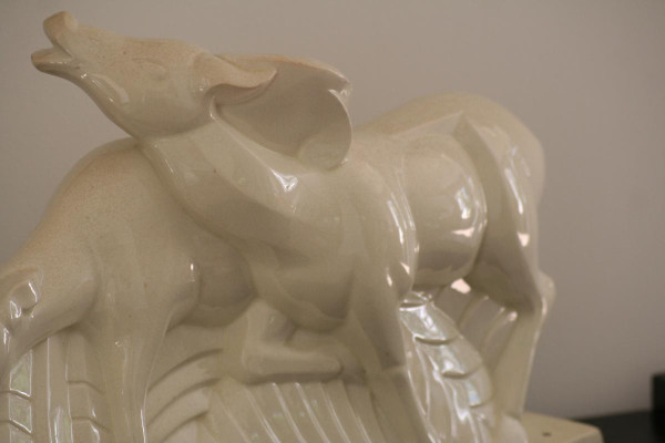 Coppia di antilopi in ceramica screpolata, firmata Lemanceau, Art Déco