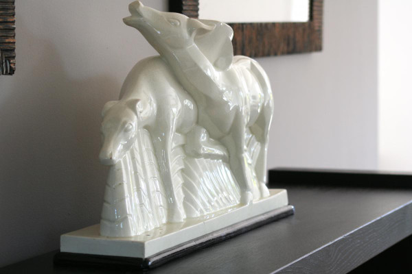 Coppia di antilopi in ceramica screpolata, firmata Lemanceau, Art Déco