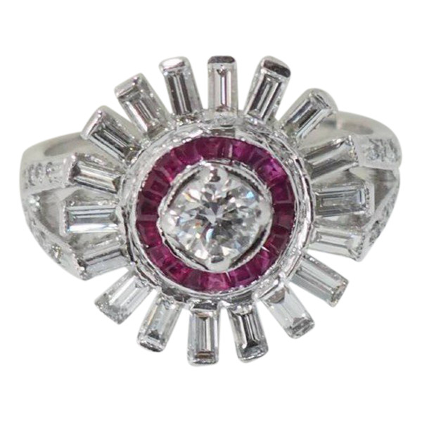 Bague Ancienne En Or Blanc, Rubis Et Diamants