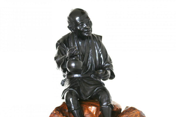 Statua in bronzo con patina nera, Okimono - Uomo giapponese, tardo periodo Meiji