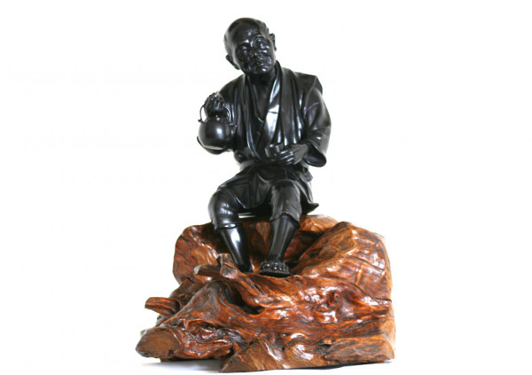 Statua in bronzo con patina nera, Okimono - Uomo giapponese, tardo periodo Meiji