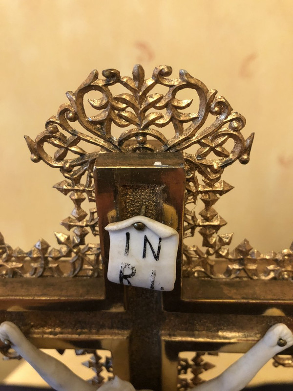 Crucifix Sur Bois Doré