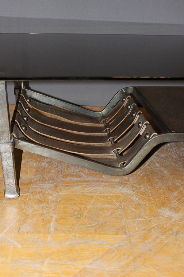 Table basse en fer forgé et cuir vers 1970