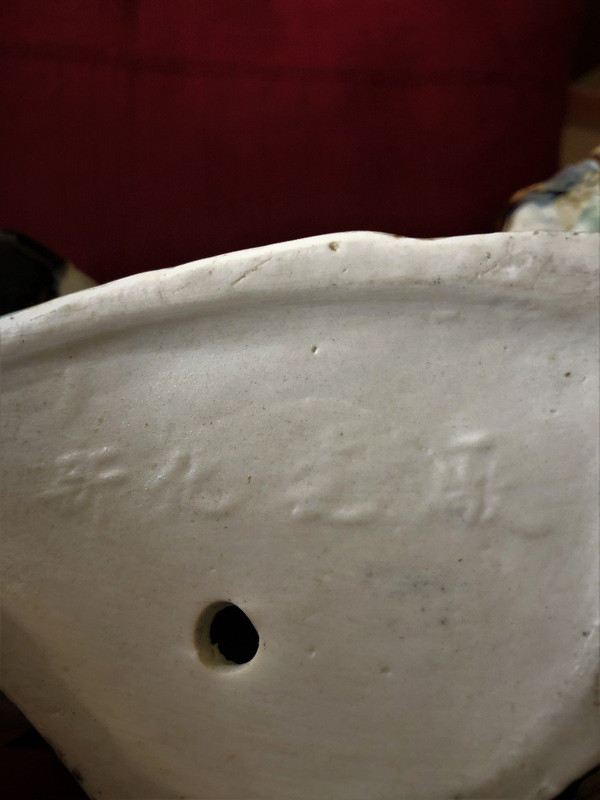 Falcone in terracotta