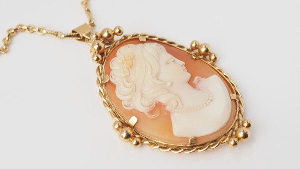 Pendentif Important En Or Jaune Et Camée