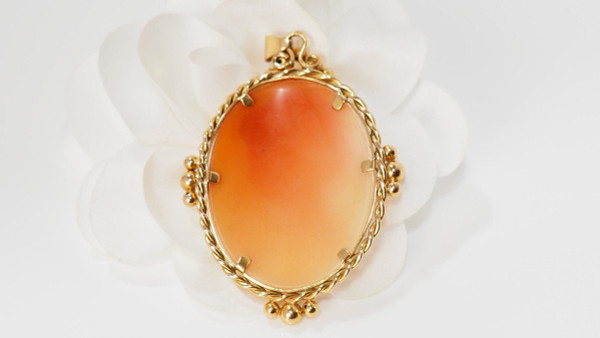 Pendentif Important En Or Jaune Et Camée