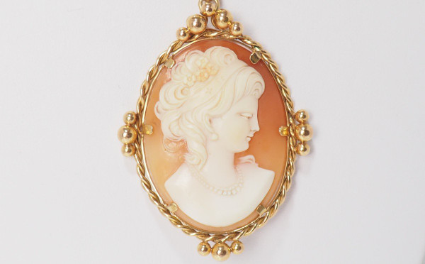 Pendentif Important En Or Jaune Et Camée