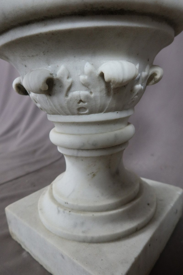 Pair Of Medici Vases In Carrara Marble Nineteenth